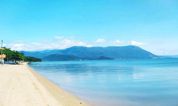Caiacanga House | Casa na praia em frente ao mar