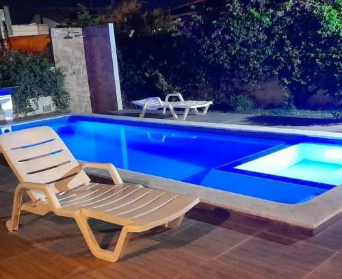 Ipitanga House | Casa na praia piscina privativa
