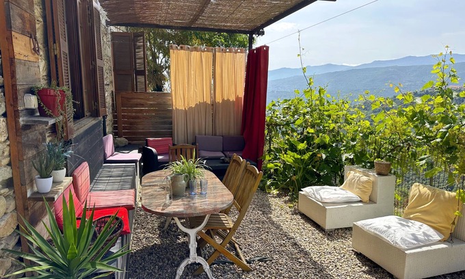 Santo-Pietro-di-Tenda Apartment | Casa Nebbia, flat in stone house