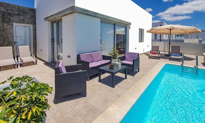 Playa Blanca Villa | Casa Newyork, a modern villa in Playa Blanca