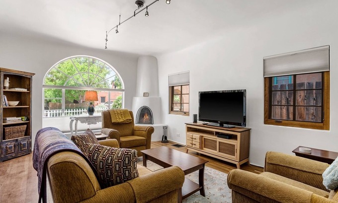 Downtown Santa Fe House | Casa O'Keeffe - Five Minute Walk to the Plaza