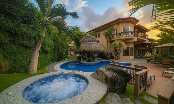 Jaco House | Casa Oasis 5 bdrs private pool in Los Suenos