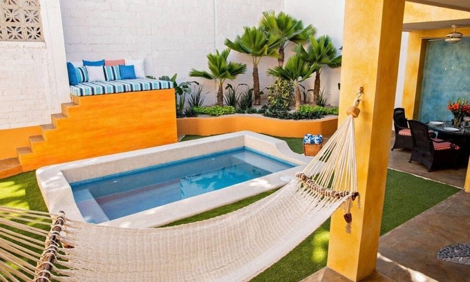 La Paz House | Casa Oasis Summary: W