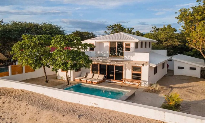 Jiquelite House | Casa Ohana: Beachfront Family Getaway with Pool & Ocean View