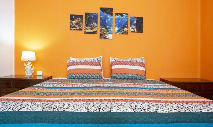 Colonia Andres House | Casa Olas 3 bedroom, 2.5 bathrooms, private garage and swimming pool.