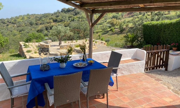 Fonte do Bispo House | Casa Olivia - Charming renovated farmhouse with panoramic views