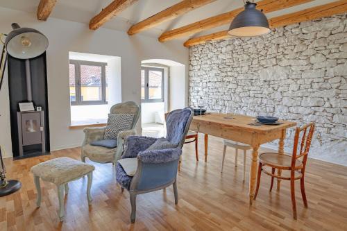 Altipiano Est Apartment | CASA OPICINA - Elegante appartamento in VILLA CARSICA