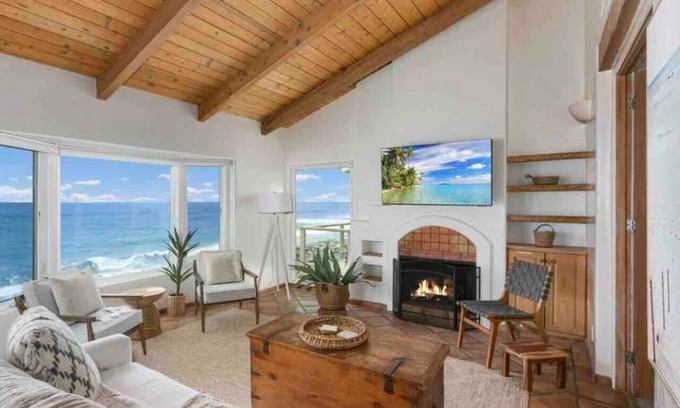 South Oceanside House | Casa Pacifica, Beachfront w/Fire Ring in Sand