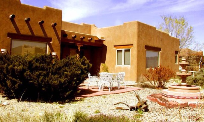 El Prado House | Casa Panorama -Views-Hot Tub-Kiva Fireplace 10 minutes from Town