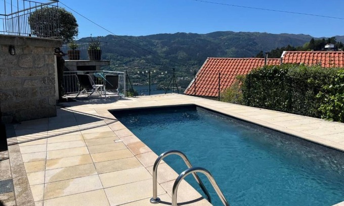 Cova Apartment | Casa para férias - Gerês - Pool - WiFi - River view - Geres National Park