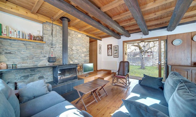 Gessa House | Casa Parrot: Private garden and balcony with views by Eth Flòc