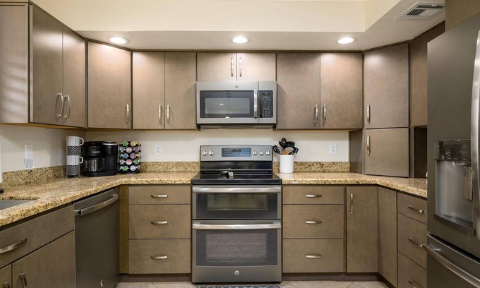 Paradise Valley Village Condo | CASA Patty'O - Anasazi Village - Bright and open condo, pet-friendly.