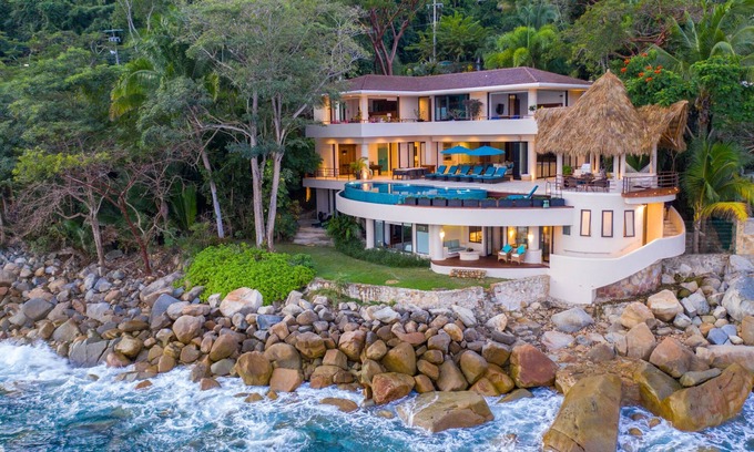 South Shore Hotel Area Villa | Casa Peña Del Mar is a Luxurious Oceanfront Home in Exclusive Gated Community