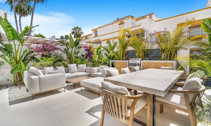 Golden Mile Ski Chalet | Casa Penati - Marbellamar