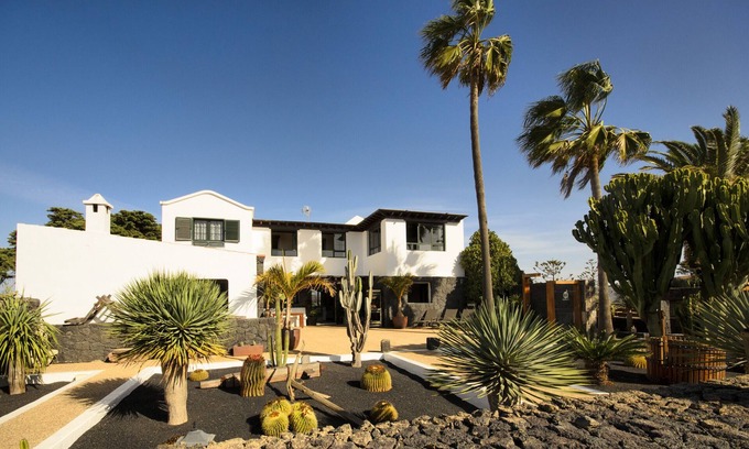 Masdache Ski Chalet | Casa Perdomo, local culture within vines