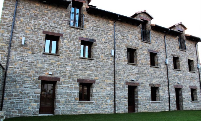Yebra de Basa House | Casa Perez