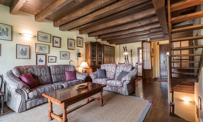 Pujo House | Casa Pinarrets by Totiaran in Salardú, 10 people, 5 bedrooms, with garden