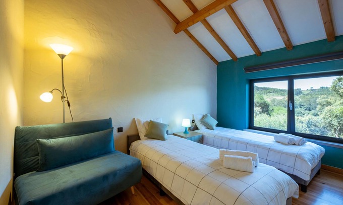 Caldas da Rainha Apartment | Casa Pinhal – Stylish Apartment with Valley and Pine Forest Views