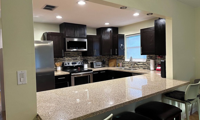 Rancho Viejo House | Casa Pizarro- Family Friendly Home on the Resaca in a Country Club Neighborhood!