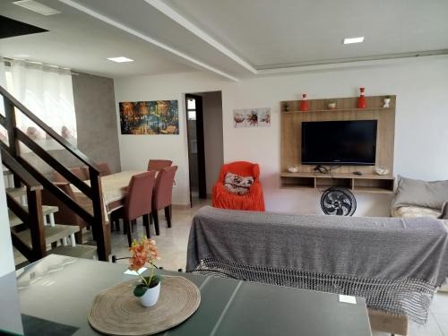 Alto Ribeirao Leste House | Casa próximo a Praia Morro das Pedras e Aeroporto com garagem para 2 carros