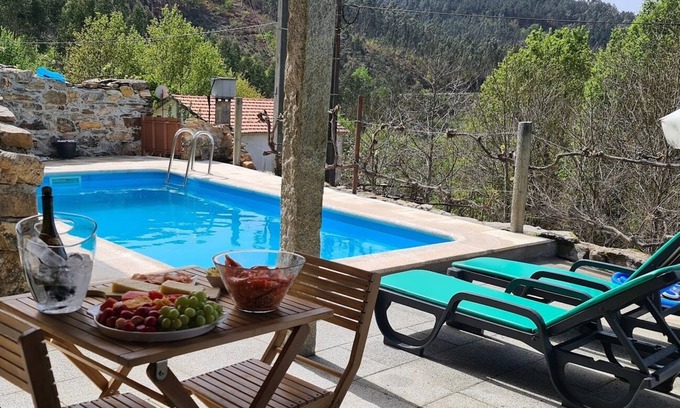 Oliveira de Frades House | Casa Privada com Piscina no Meio da Natureza