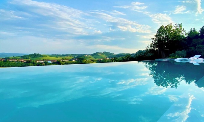 San Martino Alfieri House | Casa Profumi di Barbera 12 (8+4): Infinity Pool and 6 Luxurious Bedrooms