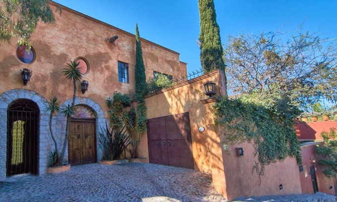 Ojo de Agua House | Casa Puesta del Sol w/views slps 8 3 bths 3 bed