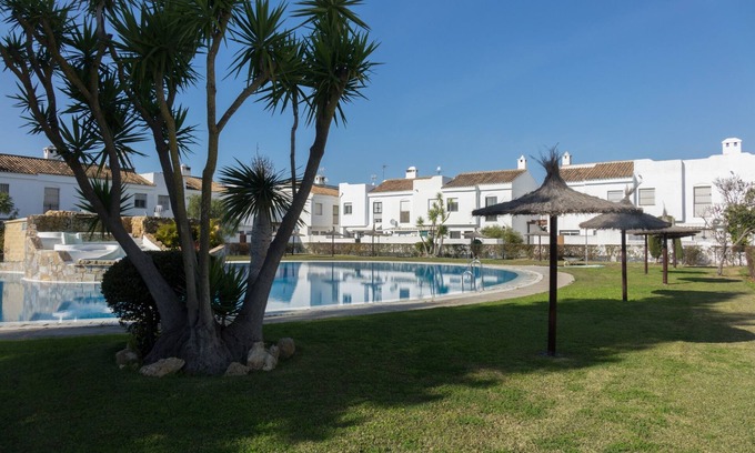 Los Gallos-Cerromolino House | Casa Real La Barrosa, with communal pool