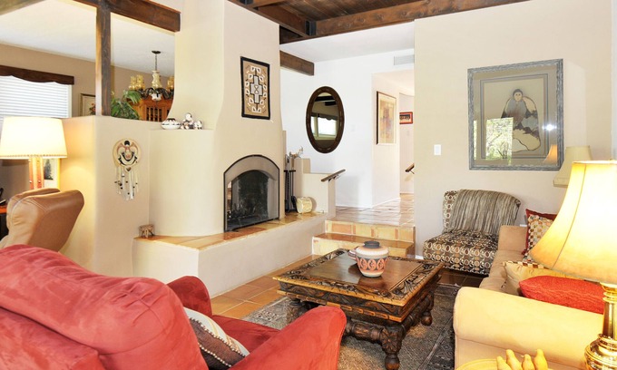 Southside House | Casa Ramona: Santa Fe Style, Great Yard, Pets ok!