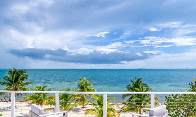 Placencia Villa | Casa Ranguana - Stunning Modern Private Luxury Beachfront Home