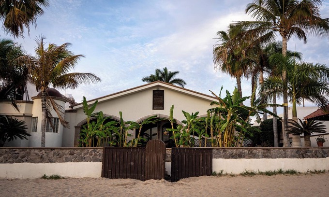 Miramar House | Casa Recuerdos - a spacious beachside oasis, where every moment is a memory