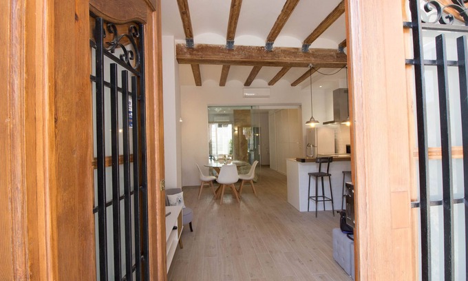 El Cabanyal House | Casa Reina: old house of 1925 recently rehabilitated