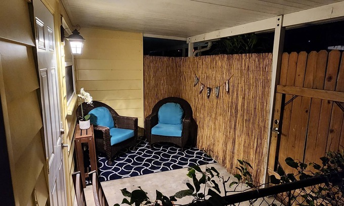 Parker Ridge House | Casa Ricardo Apt, Comfy, Cozy, Private, W/D, WiFi, 10 min. to downtown & Beaches