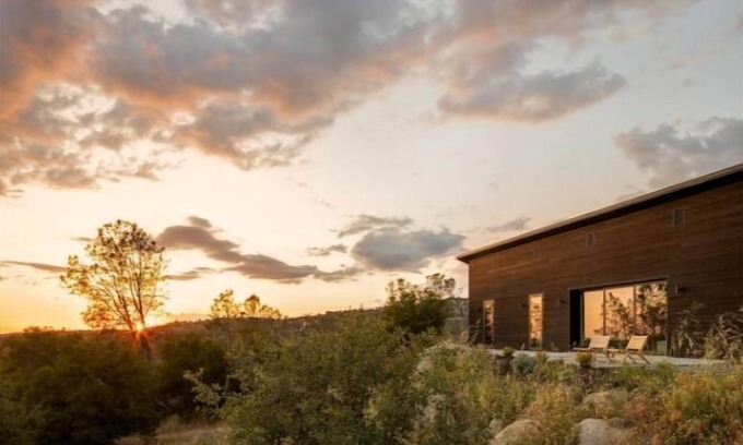 Yosemite Lakes Cabin | Casa Roca: Modern Cabin in 17 Acres Near Yosemite