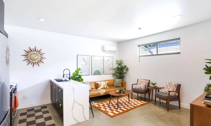 San Juan Capistrano Apartment | Casa Romanitca 2 guests Pet Friendly only 3 mil from the Beach