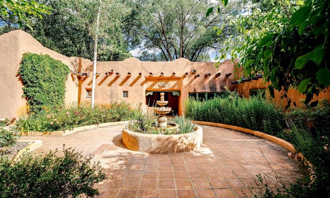 Taos House | Casa Rosa