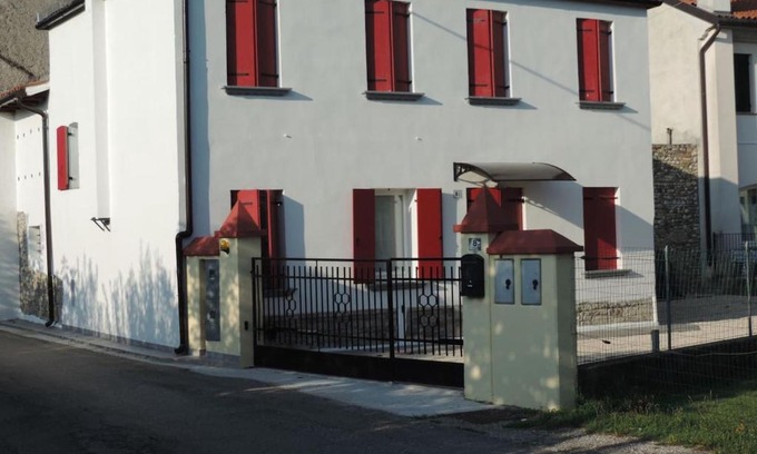 Pianzano Apartment | Casa Rossa