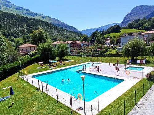 Arredondo House | Casa Rugama Chalet con piscina de temporada en el corazón de Cantabria