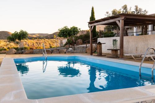 Taberno House | Casa Rural Alzabara con Piscina Privada