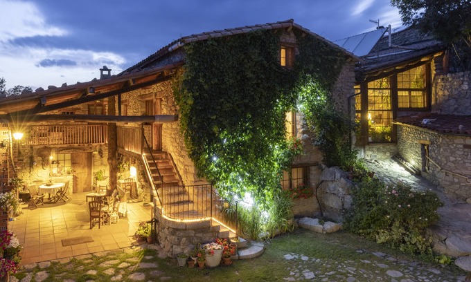 Lles House | Casa rural cal Rei