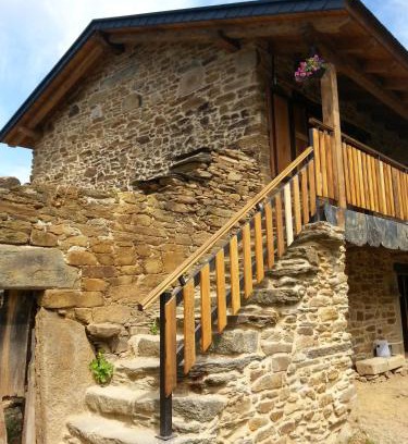 Robleda-Cervantes House | CASA RURAL Calma del Lago