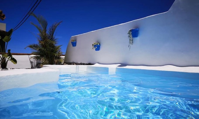 Santa Barbara House | Casa rural con piscina climatizada