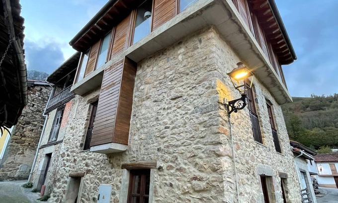 Villamorey Cottage | Casa Rural con Vistas a la Montaña en Asturias, Parque de Redes