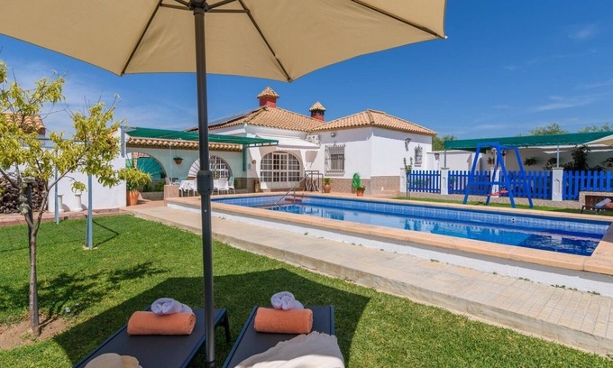 Marchena Villa | Casa Rural Entre Olivos La Puebla de Cazalla by Ruralidays