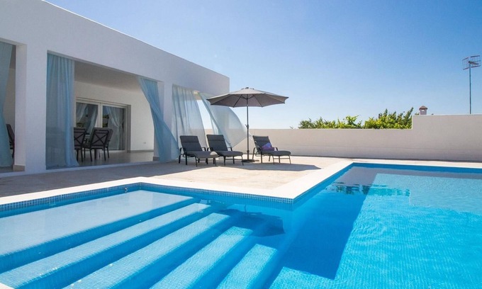 Marchena House | Casa Rural "Villa MyJ" with Pool, Garden, Terrace & Wi-Fi