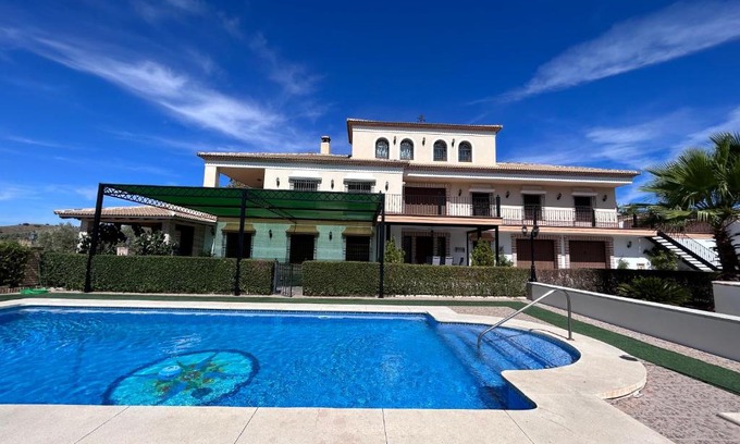 Villanueva de Algaidas Villa | Casa rural premium para familias con piscina