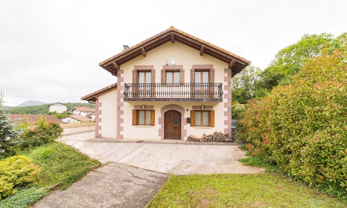 Bizkarreta-Gerendiain House | Casa rural Gibelea