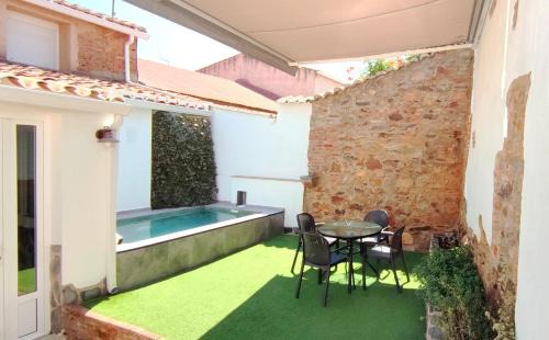 Cordobilla de Lacara House | Casa Rural La Salamandrija- con piscina, patio y barbacoa