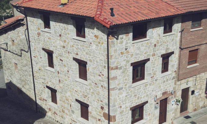 Valmala House | Casa Rural LA Genciana