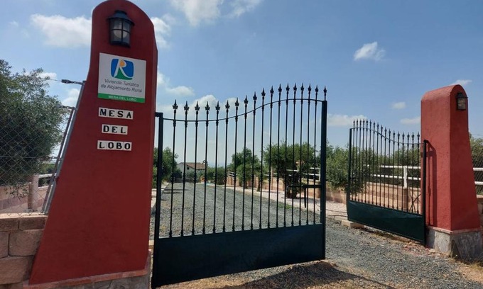 Alcolea del Rio House | Casa Rural Mesa del Lobo Perita